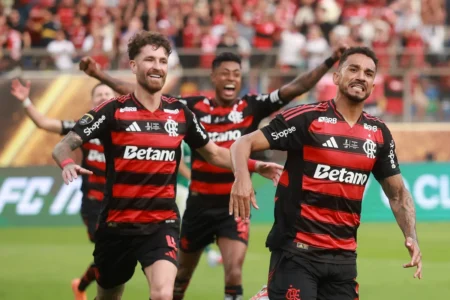 Veja se o aplicativo mostra estatísticas ao vivo do jogo do Flamengo: Globoplay, Premiere, OneFootball e Prime Video