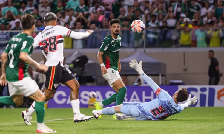 Veja se já dá para assistir Palmeiras x São Paulo ao vivo neste app e ver as prováveis escalações